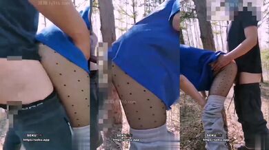 野外乱伦性感岳母 50多岁的丈母娘 穿黑丝和我爬山 鸡巴早就饥渴难耐 找个小树林后入疯狂抽插