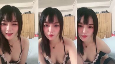 【许伊子】反差骚货~颜值叮当响~逼毛稀疏 69吃鸡舔穴 主动骑乘 无套后入调教  (1)